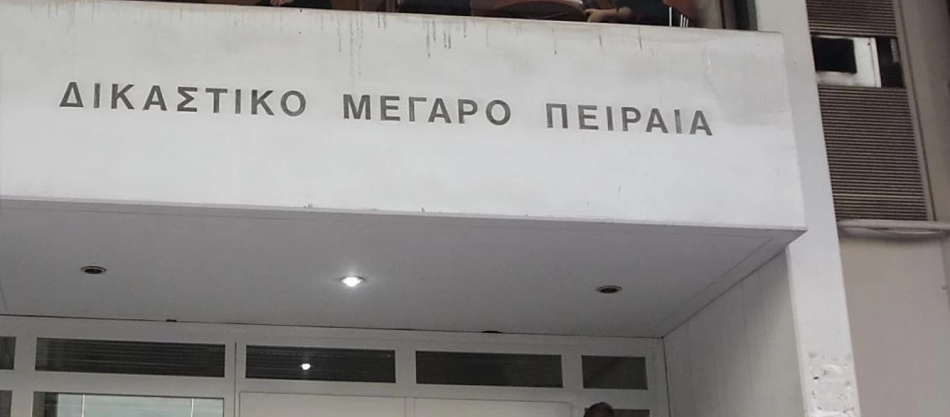 Στα δικαστήρια Πειραιά ο 36χρονος τραγουδιστής που είχε παραγγείλει κοκαΐνη στο αυτοκίνητό του